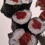 4人の食卓 - この肉がダチョウですからね。