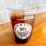 80's GYM×CAFE×BAR - ドリンク写真:アイスコーヒー。インドネシア産をメインに酸味の少なくコクのある品種だけをブレンドしました。