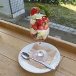 TABLE - 春爛漫いちごパフェ