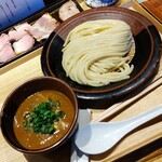 中華蕎麦 とみ田 - 看板メニューの『つけ麺並盛、1,300円』