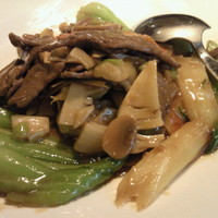 雅苑酒家 本店 - 青菜と牛肉の炒め物