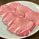 炭火焼肉ホルモン うらら - 特選タン