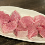 炭火焼肉ホルモン うらら - 豚タン