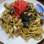 捕鯨船 - 焼そば（クジラ肉入り）