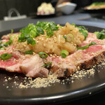 焼肉ホルモン 風土. - 前菜
      ラム肩タタキ