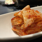 焼肉ホルモン 風土. - 前菜キムチ
      