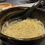 焼肉ホルモン 風土. - 〆の羊麺
      野菜と椎茸、昆布で取ったスープ