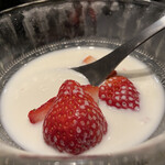 焼肉ホルモン 風土. - ホアジャオ苺ミルク