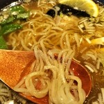 警固 ふるや - 高坂鶏の醤油ラーメン麺UP