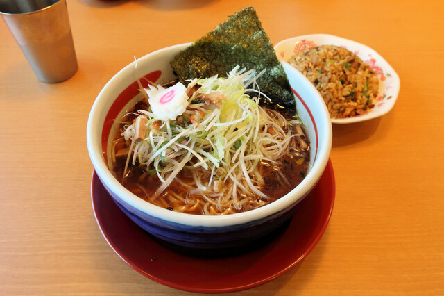 大阪塩系ラーメン しおや@伊勢原市石田にてネギ塩ラーメン+ 大阪塩系ラーメン しおや@伊勢原市石田にてネギ塩ラーメン+