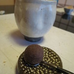 すし処 ひさ田 - 食後のあんこ玉とほうじ茶