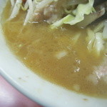ラーメン二郎 - 【再訪】スープはかなりの濃度