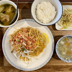 タイスタイル トゥクトゥク - 最近のMy鉄板メニュー　グリーンカレーとパッタイ¥950-(税込)