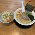 Ramen Shopputsubaki - ラーメンとネギ丼