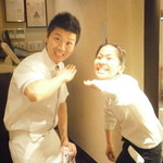 神保町 傳 - 25年2月　大将とスッタフさんとのアイ～ン！今回は元気☆（了解済）