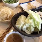 Yakitori Toriichi - オニスラと小盛りキャベツは塩ダレ。