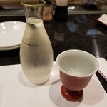 豆菜　板前割烹　入星 - 八海山の純米大吟醸をグイグイと…。