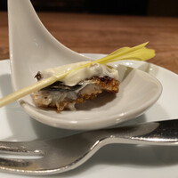 ミルカレス - 鰻の焼いたん鳥タルタルソース、その上にとうもろこしの花