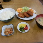 まちだ家 - 定食３５０円＋メンチカツ３００円