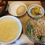 Taxaru X Xufon - 中華風揚げ餅、ザーサイ、スープ、サラダ