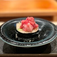 鮨結う翼 - 福巻き 鮪をのせて