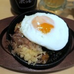 Hoteichan - “豚たま焼”は目玉焼き乗せのお好み焼き