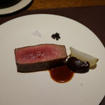 アカ - 見せた牛肉は展示用じゃない。目の前で大胆に掃除して使う