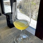 レヴォ - セルフィーユを漬け込んだ緑茶のカクテル