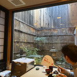 山玄茶 - 写真には写りませんでしたが細雪が舞っています。寒っ！❄:;((＞﹏＜๑));:❄