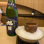 山玄茶 - 大将がペアリングしてくださった日本酒①旭日(滋賀)天皇陛下に献上している滋賀県唯一のお酒です。ぴったりと和食に寄り添ってくださる辛口純米酒！