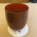 山玄茶 - ほうじ茶は栗の木の湯のみ。柔らかい口当たり。