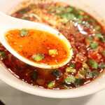 万豚記 - 紅麻辣坦々麺のスープ
