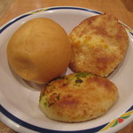 ステーキガスト - ついでにパンも！