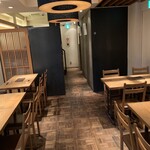煮炊屋 金菜 - 2階テーブル席、最大24名様ご案内可能です