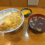 やまに - カツ丼（620円）