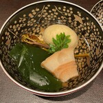 もちづき - 筍の真丈　ワカメ　蕨　木の芽　車麩　お椀