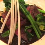 水色食堂 - 宮崎県産牛もも肉のロースト（塩漬けレモンとフォンドヴォーのソース）