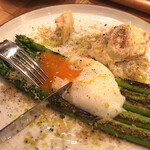 水色食堂 - 佐賀県産アスパラガスのビスマルク風