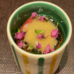 もちづき - ホタルイカ　海月　ウルイ　土佐酢のジュレ　辛子味噌