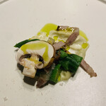 HAGI - ⑤【グリーンアスパラ、自家製ベーコン】※
      ★ 茹でグリーンアスパラ、白河高原清流豚の自家製ベーコン、マッシュルーム、卵+生クリームのソース、スペイン産オリーブ油（追い掛け）