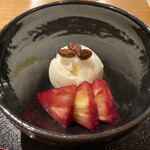 おかもと - ❾白酒のアイスクリーム、台湾パイナップル赤ワイン漬け、ラムレーズン