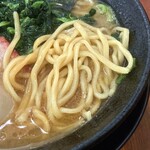 横浜家系ラーメン 三郷家 - 大橋製麺多摩の中太麺。
