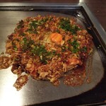 神戸鉄板　長田いっしん - そばめし完成。卵は好きなタイミングで混ぜて食べます。