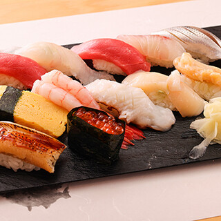 Aged sushi with concentrated flavor. There are also courses whose composition changes depending on the season.