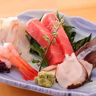 Enjoy authentic sushi made with fresh ingredients sent directly from Toyosu Market