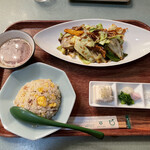 中華ふぢの - 春キャベツの回鍋肉定食 半チャーハンバージョン 1,050円