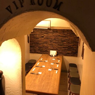 Very popular “cave-style private room”! Make reservations fast!