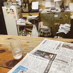 佐藤酒店 - 新聞読みながら、臥龍梅（がりゅうばい）
