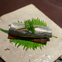 アカ - コハダのボカディージョ