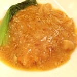 南翔饅頭店 - 奥さんのリクエストで
      ランチに
      蟹肉入フカヒレ姿煮！
      撮る前にシェアされた
      (￣◇￣